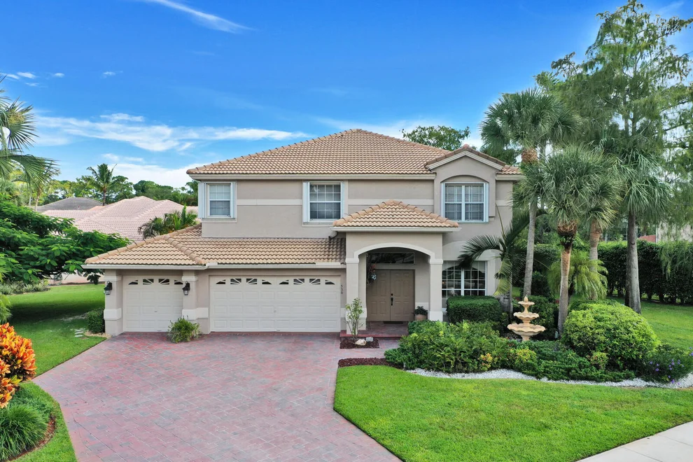 Unit for sale at 530 Cypress Crossing, Wellington, FL 33414