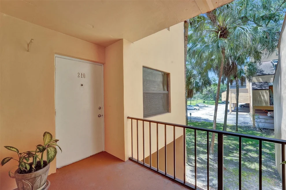 Unit for sale at 400 Commodore Drive, Plantation, FL 33325