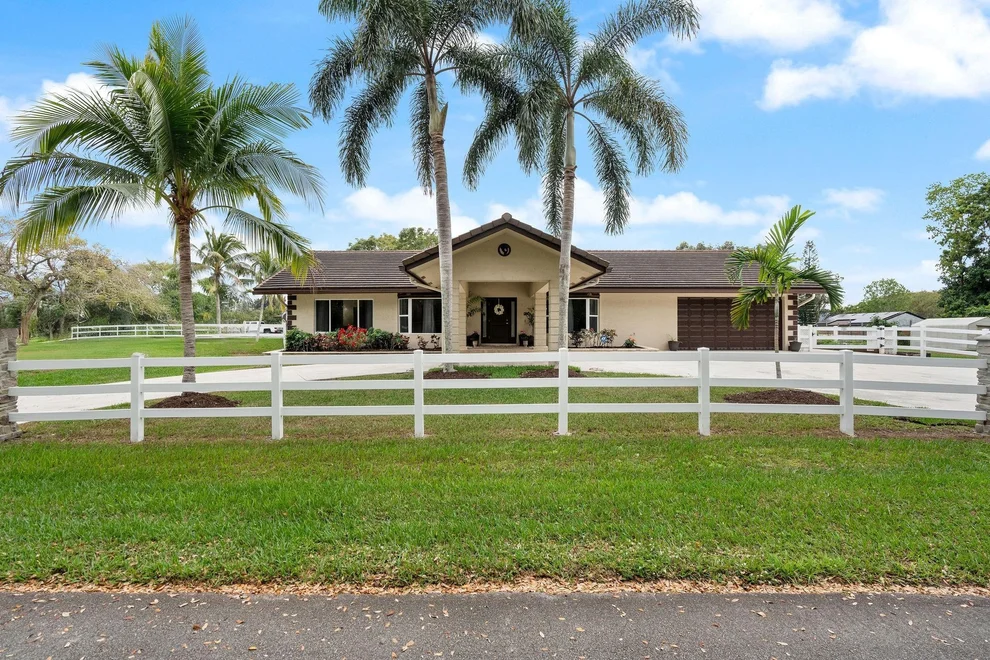 Unit for sale at 5711 SW 195th Terrace, Southwest Ranches, FL 33332