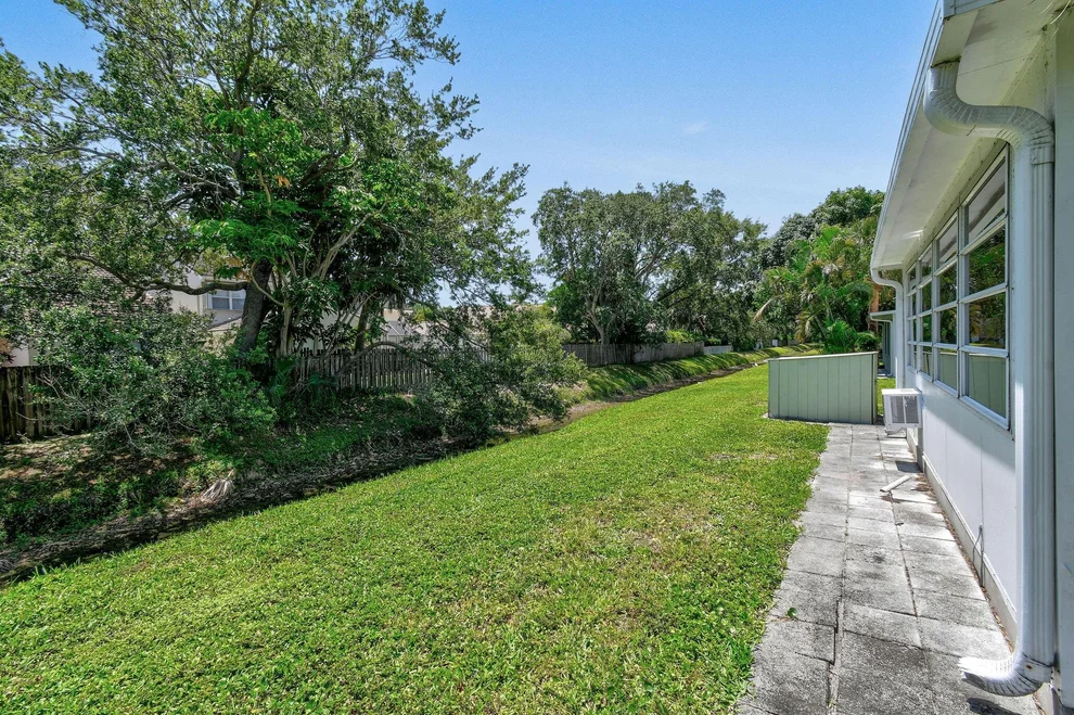 Unit for sale at 10128 Meridian Way N, Palm Beach Gardens, FL 33410