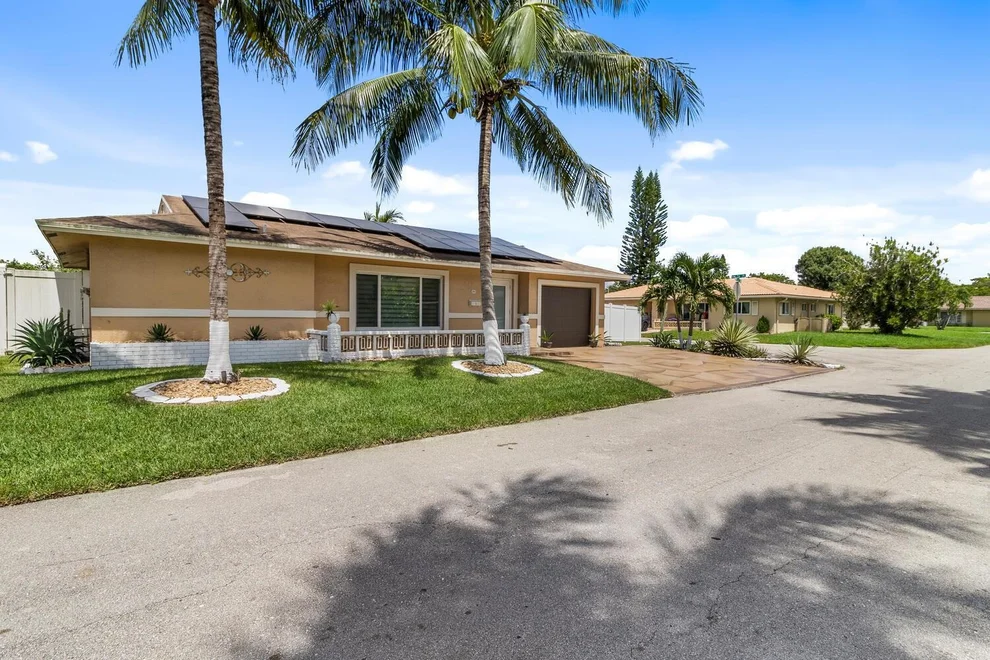Unit for sale at 7615 NW 72nd Avenue, Tamarac, FL 33321