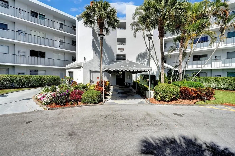 Unit for sale at 3425 Via Poinciana, Lake Worth, FL 33467