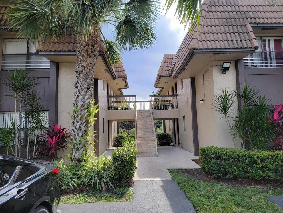 Unit for sale at 10728 Royal Palm 3-3 Boulevard, Coral Springs, FL 33065