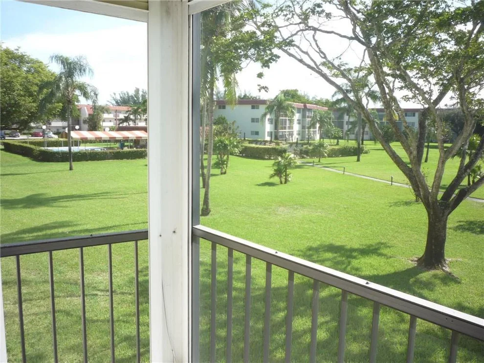 Unit for sale at 9720 S Hollybrook Lake Drive, Pembroke Pines, FL 33025