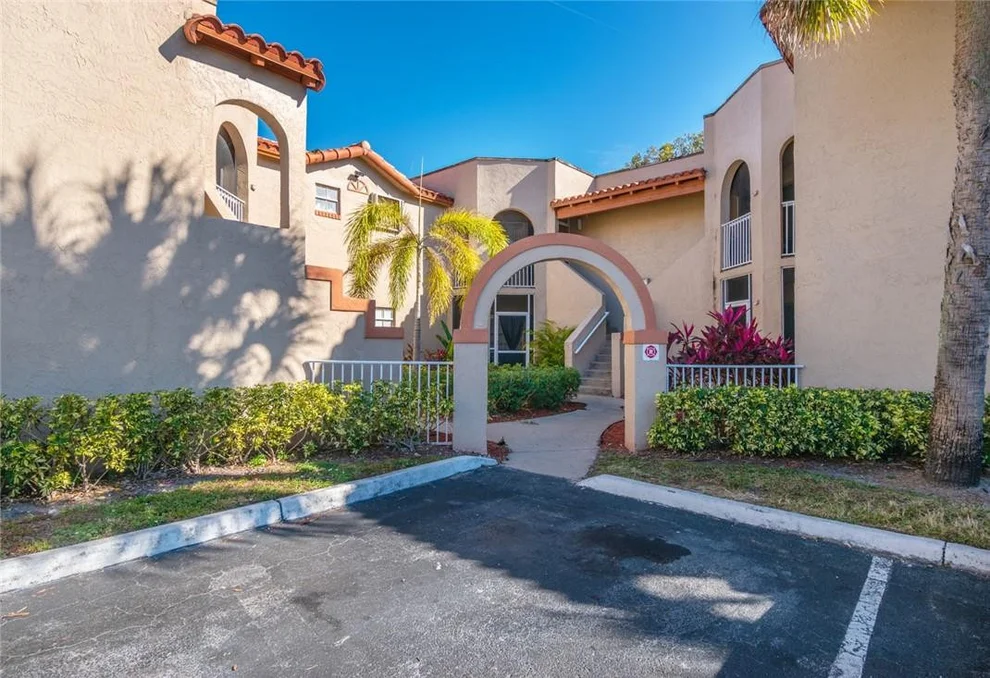Unit for sale at 401 SW 86th Avenue, Pembroke Pines, FL 33025