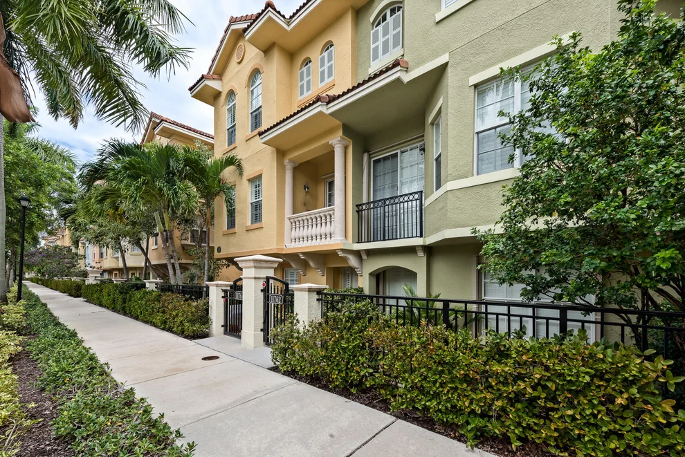 Unit for sale at 11764 Valencia Gardens Avenue, Palm Beach Gardens, FL 33410