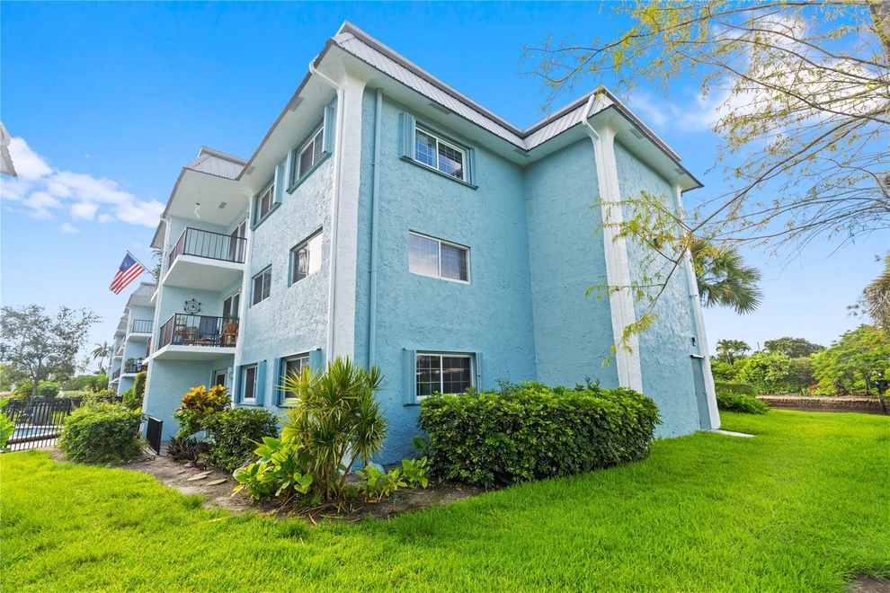 Unit for sale at 3004 NE 5th Terrace, Wilton Manors, FL 33334
