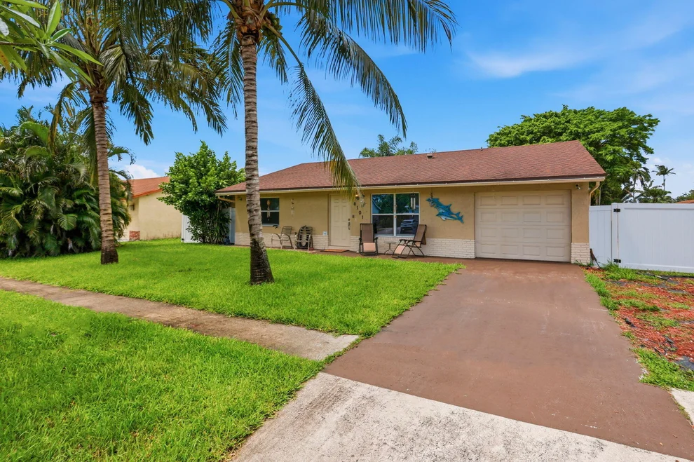 Unit for sale at 6101 CARTHAGE Circle S, Lake Worth, FL 33463