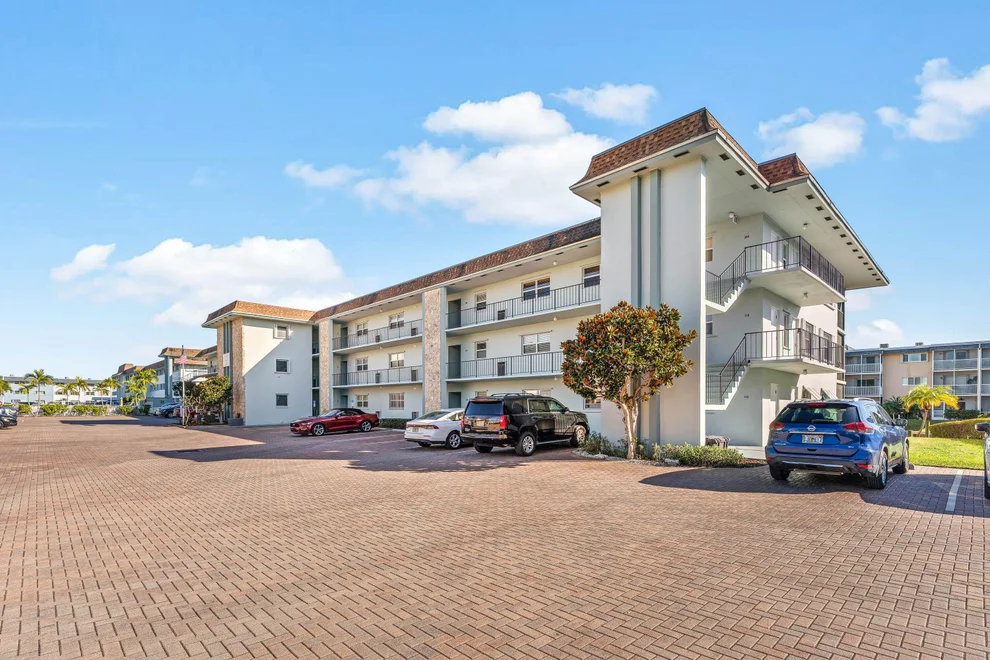 Unit for sale at 124 Shore Court, North Palm Beach, FL 33408