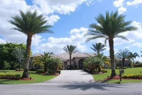 Unit for sale at 5726 Lago Del Sol Drive, Lake Worth, FL 33449