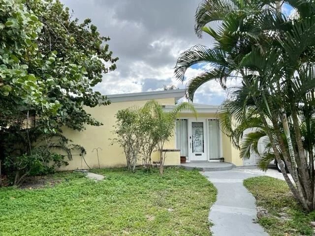 Unit for sale at 167 Bryn Mawr Drive, Lake Worth Beach, FL 33460