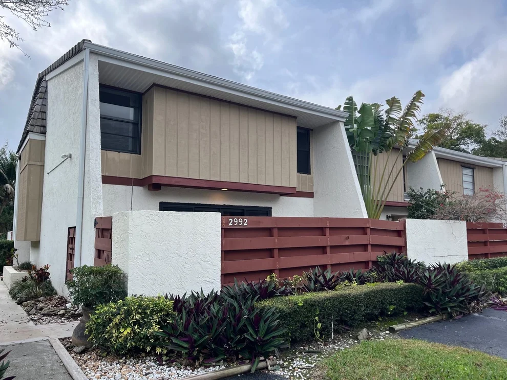 Unit for sale at 2992 Lakewood Lane, Hollywood, FL 33021