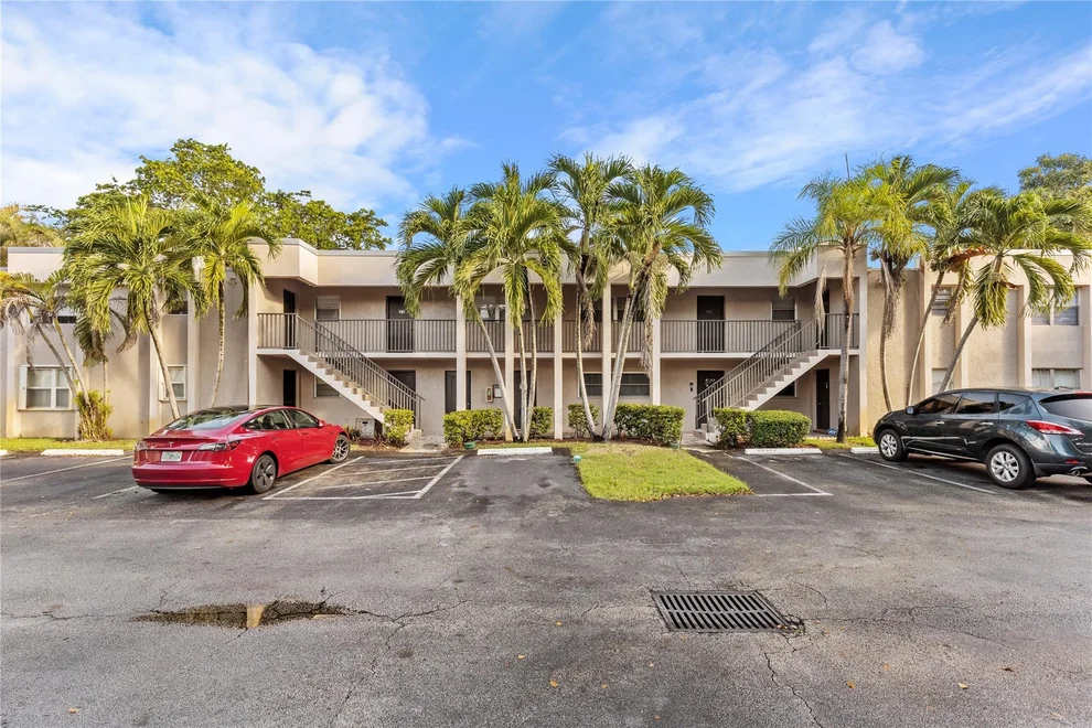 Unit for sale at 8511 Old Country Manor, Davie, FL 33328