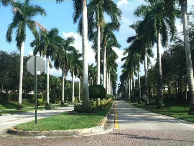 Unit for sale at 5405 Wellcraft Drive, Greenacres, FL 33463