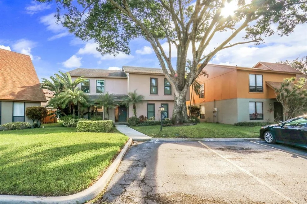 Unit for sale at 404 Sandtree Drive, Palm Beach Gardens, FL 33410