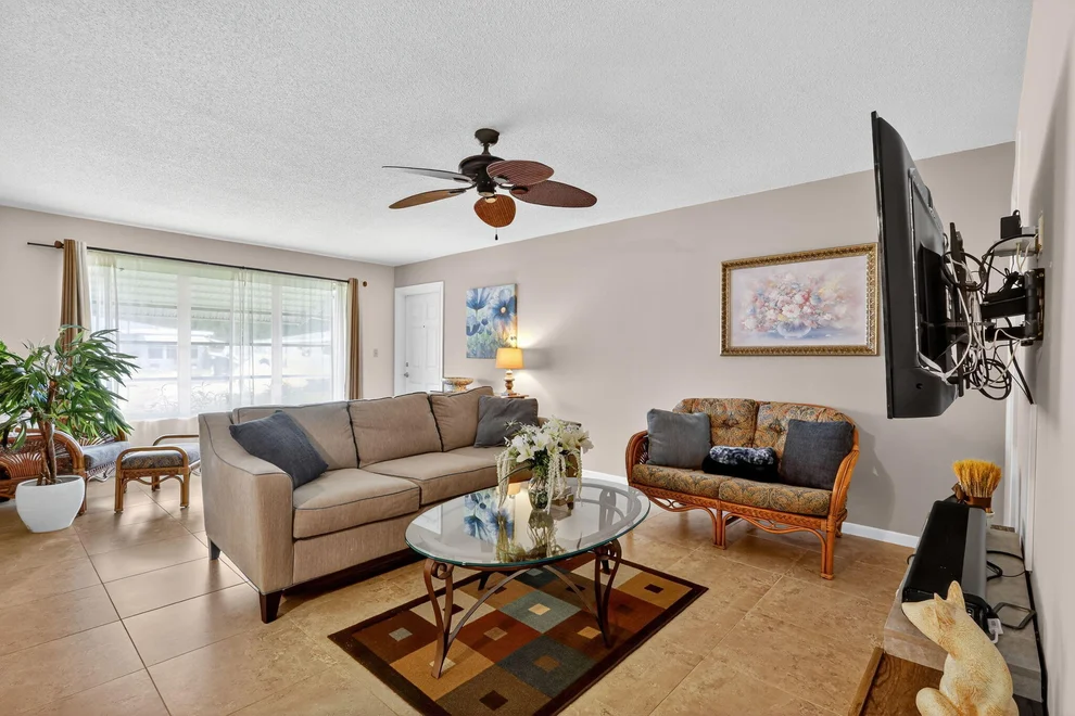 Unit for sale at 242 High Point Court W, Delray Beach, FL 33445