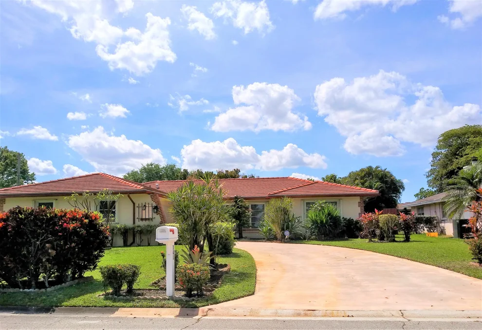 Unit for sale at 101 Swan Parkway W, Royal Palm Beach, FL 33411