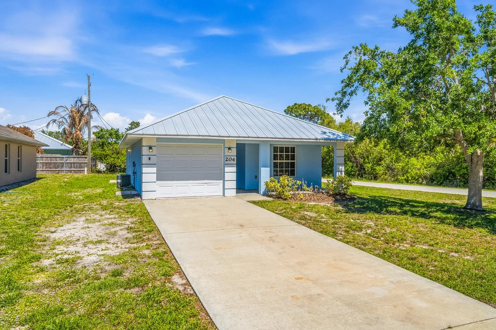 Unit for sale at 204 SW 14th St Street SW, Vero Beach, FL 32962