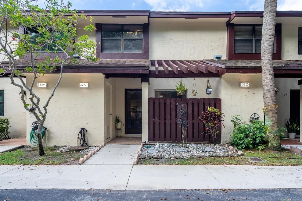 Unit for sale at 3727 Carambola Circle N, Coconut Creek, FL 33066