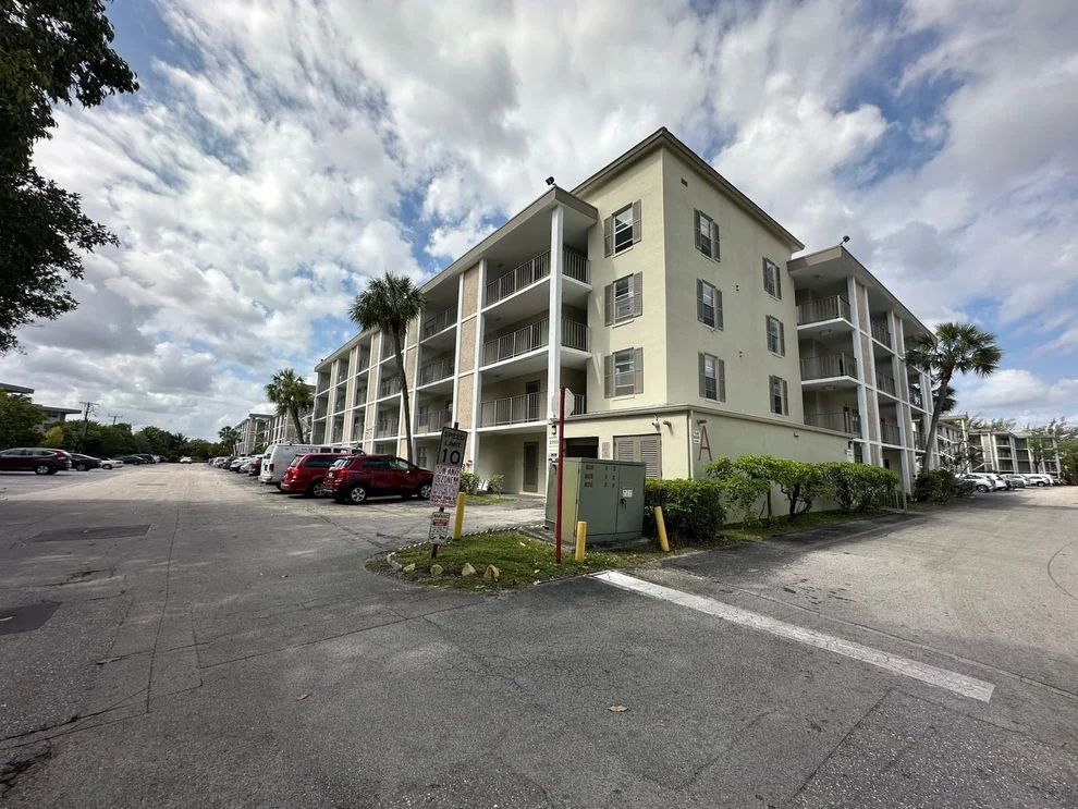 Unit for sale at 2999 NW 48th Avenue, Lauderdale Lakes, FL 33313