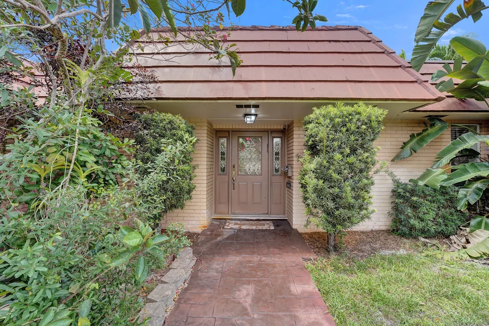 Unit for sale at 4721 Sarazen Drive, Hollywood, FL 33021