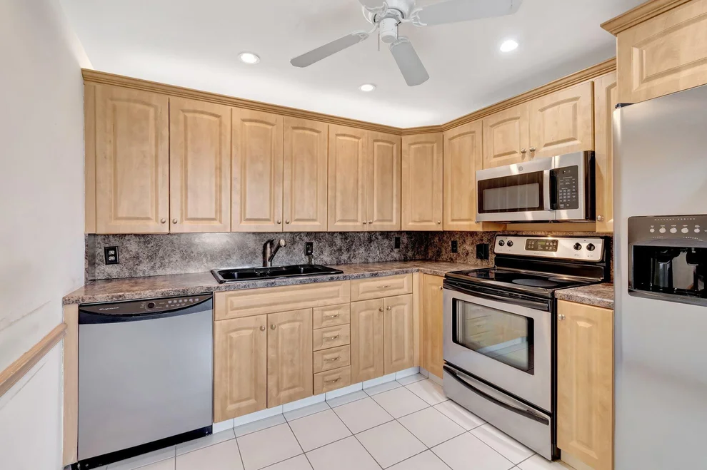 Unit for sale at 4025 Lincoln B, Boca Raton, FL 33434