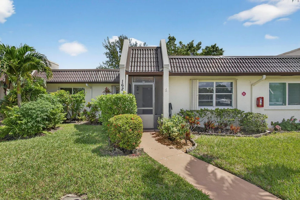 Unit for sale at 162 Lake Susan Lane, West Palm Beach, FL 33411