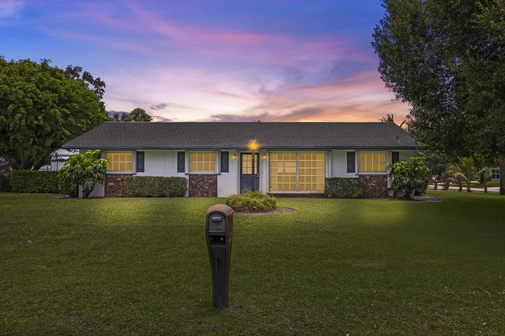 Unit for sale at 5557 S Shadyside Circle, West Palm Beach, FL 33415