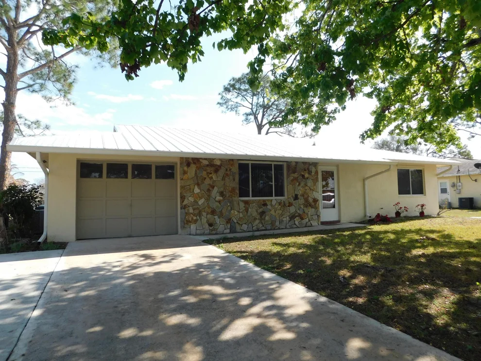 Unit for sale at 625 NE Larkspur Lane, Port St Lucie, FL 34983