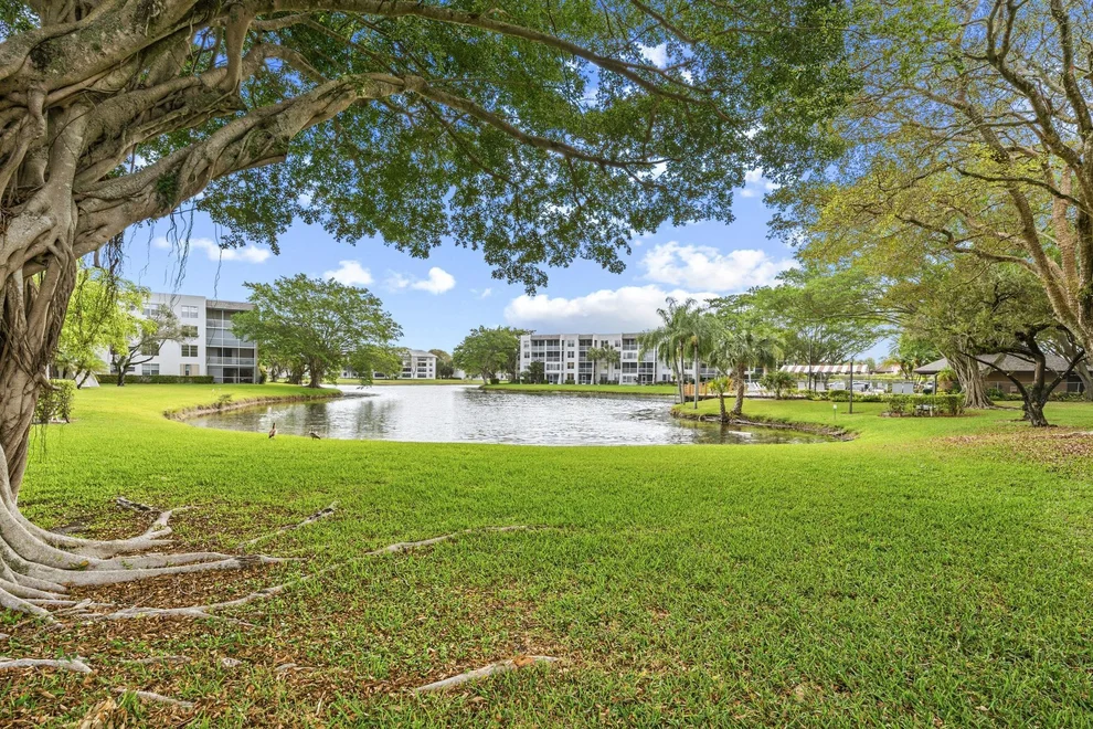 Unit for sale at 9340 Lagoon Place, Davie, FL 33324