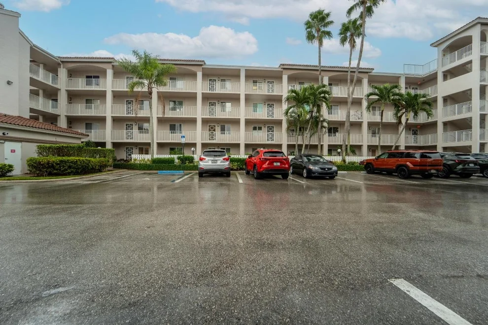 Unit for sale at 14112 Huntington Pointe Drive, Delray Beach, FL 33484