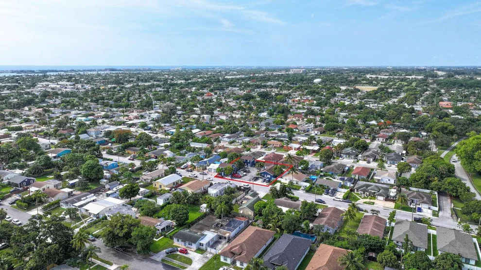 Unit for sale at 1000 W LAKEWOOD Road, West Palm Beach, FL 33405