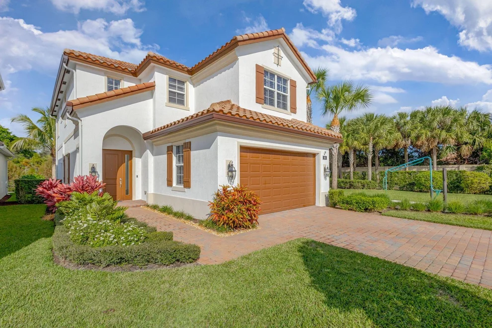 Unit for sale at 166 Bonnette Hunt Club Lane, Palm Beach Gardens, FL 33418
