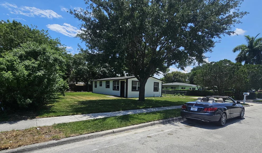 Unit for sale at 1605 W 10th Street, Riviera Beach, FL 33404