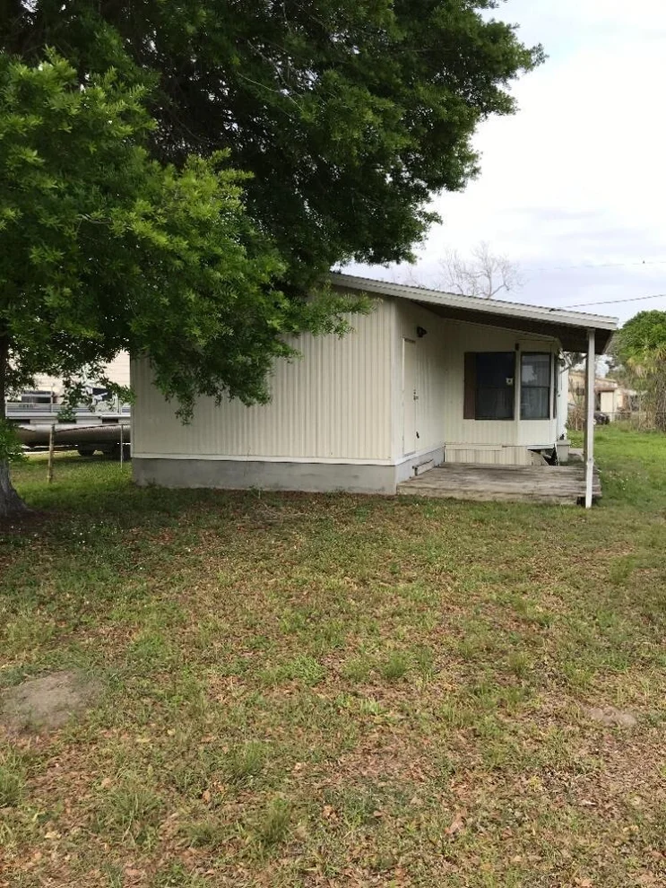 Unit for sale at 1095 Casey Lane, Okeechobee, FL 34974