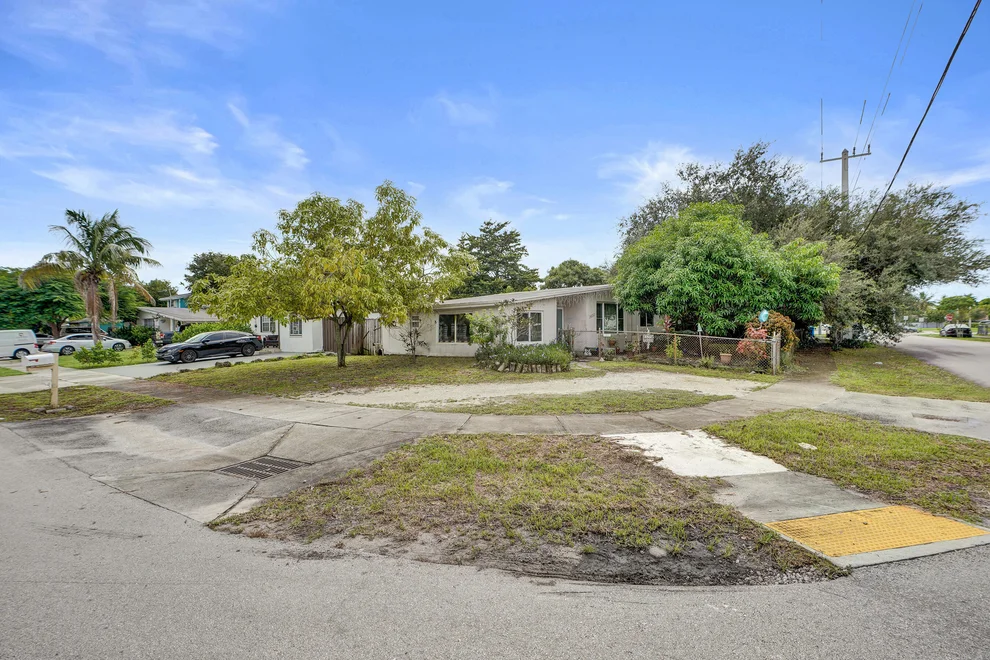 Unit for sale at 3630 SW 40th Street, West Park, FL 33023