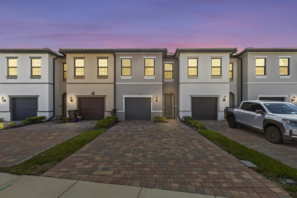 Unit for sale at 4828 Chantilly Road, Lake Worth, FL 33467
