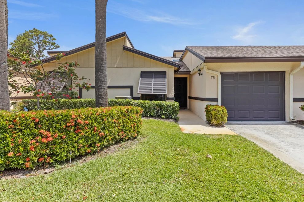 Unit for sale at 7 Ridge Pointe Drive, Boynton Beach, FL 33435