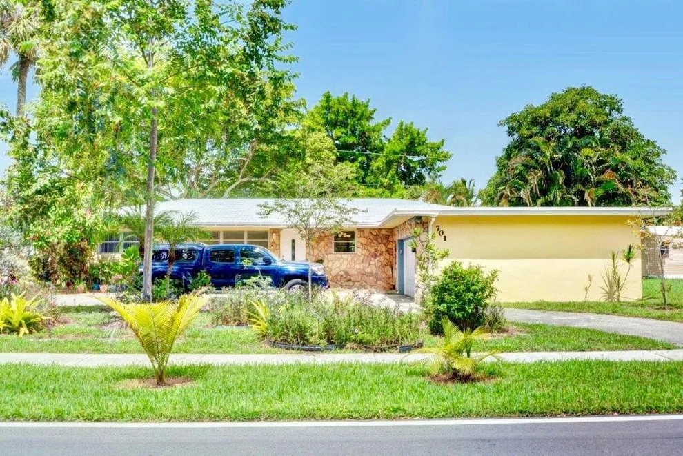 Unit for sale at 701 Holly Lane, Plantation, FL 33317