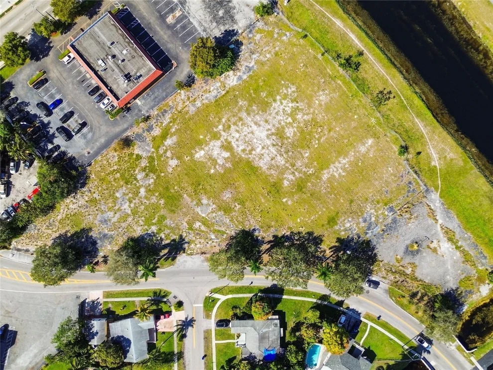 Unit for sale at 3900 NW 37th Street, Lauderdale Lakes, FL 33309