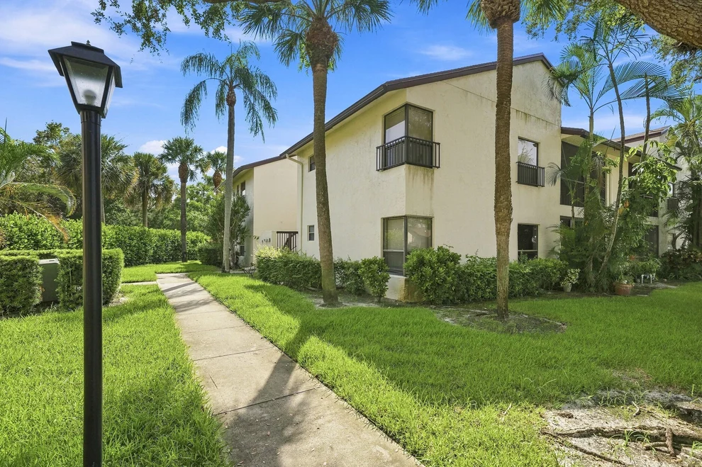 Unit for sale at 2581 Carambola Circle N, Coconut Creek, FL 33066