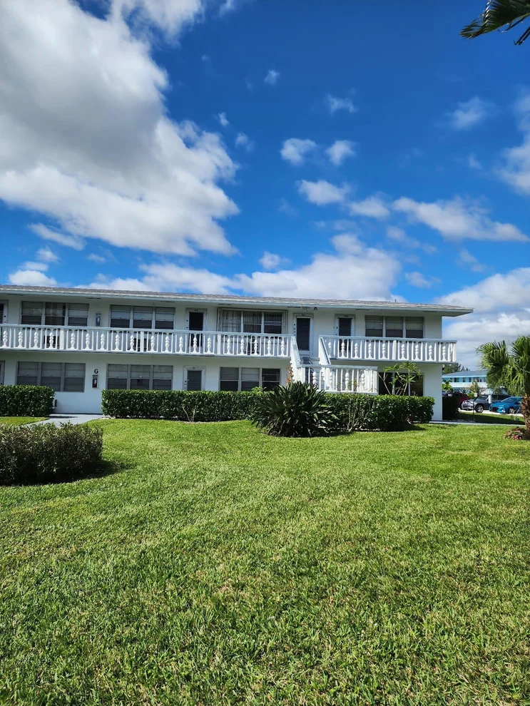 Unit for sale at 165 Camden G, West Palm Beach, FL 33417