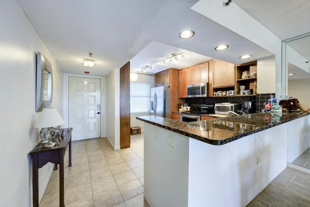 Unit for sale at 896 N Federal Highway, Lantana, FL 33462