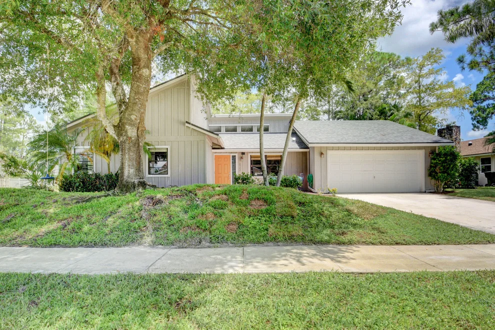 Unit for sale at 822 Daffodil Drive, Wellington, FL 33414
