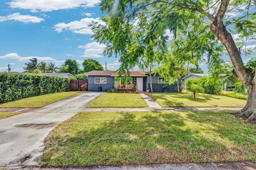Unit for sale at 2115 N 45th Avenue, Hollywood, FL 33021