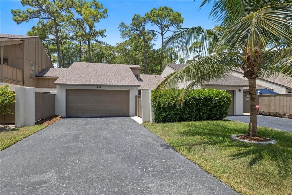Unit for sale at 257 Pleasant Wood Drive, Wellington, FL 33414