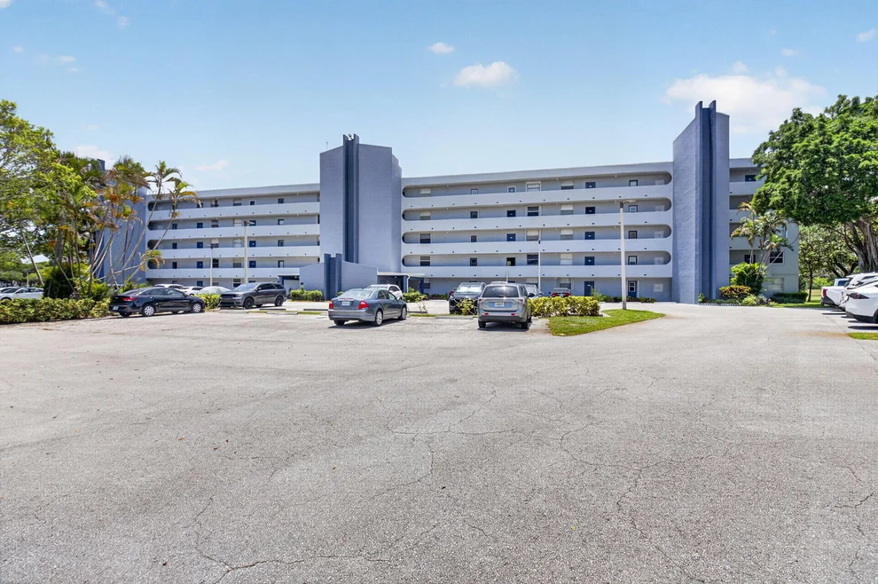 Unit for sale at 5301 NW 2nd Avenue, Boca Raton, FL 33487