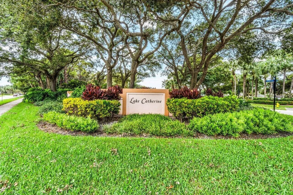 Unit for sale at 2801 Lakemont Court, Palm Beach Gardens, FL 33403