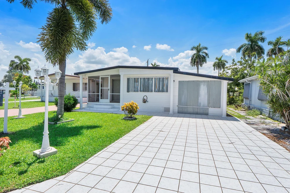 Unit for sale at 8670 SW 18TH Place, Davie, FL 33324