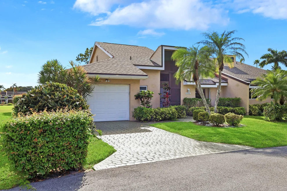 Unit for sale at 6974 Fountains Circle, Lake Worth, FL 33467